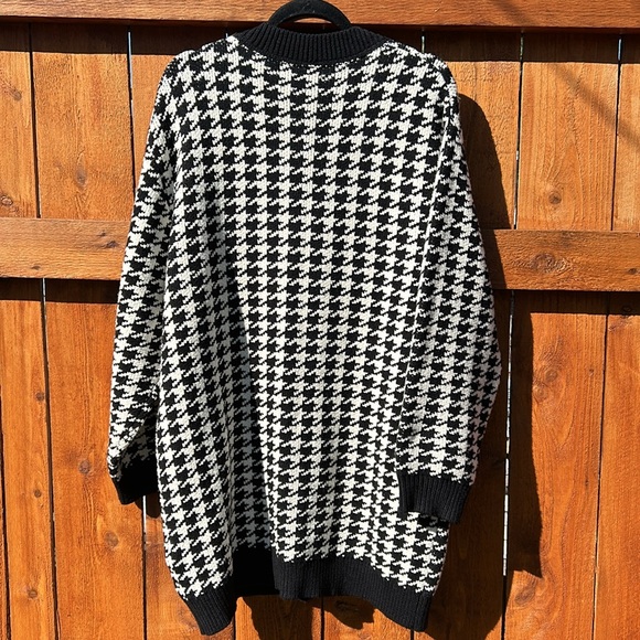 Brunette The Label houndstooth long sweater. L/XL
Worn with care - Picture 4 of 8
